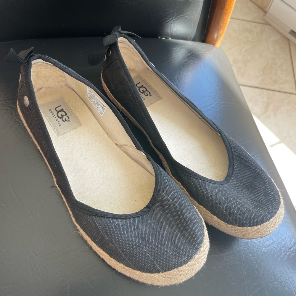 UGG black and beige ballerina flats with corset bow details NWOT